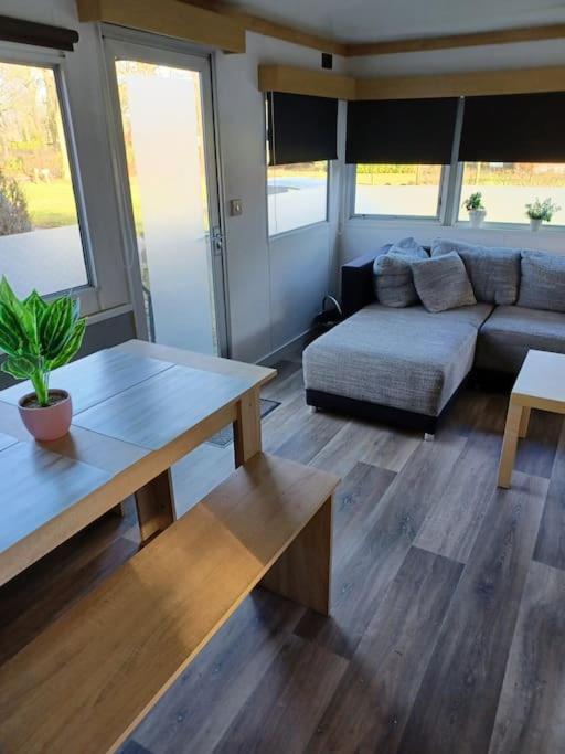 Chalet 14 Met Airco Familiecamping De Tien Heugten Schoonloo Drenthe מראה חיצוני תמונה